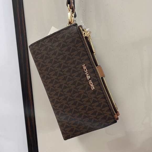 Michael Kors Handbags - Michael Kors Jet Set Travel Large Double-Zip Wristlet-Wallet-Phone Holder NWT
